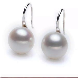 Elegant pearl earrings